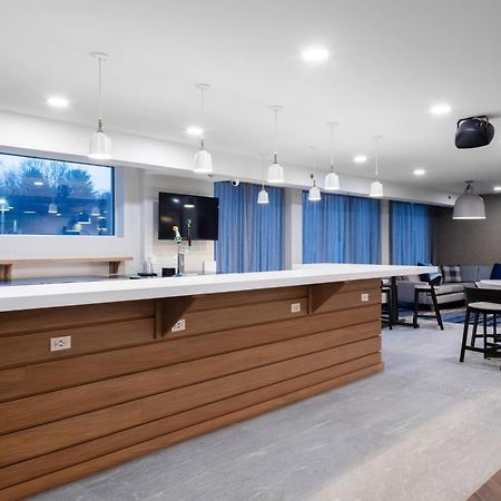 Fairfield Inn & Suites Springfield Енфийлд Екстериор снимка