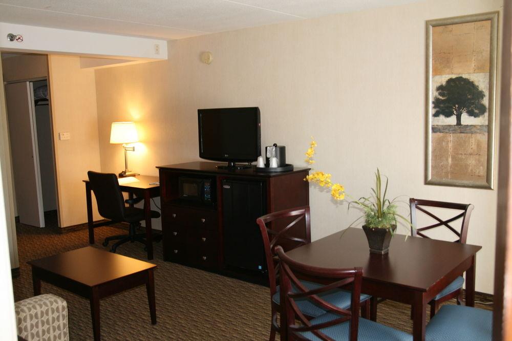 Fairfield Inn & Suites Springfield Енфийлд Екстериор снимка