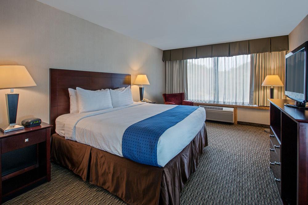 Fairfield Inn & Suites Springfield Енфийлд Екстериор снимка