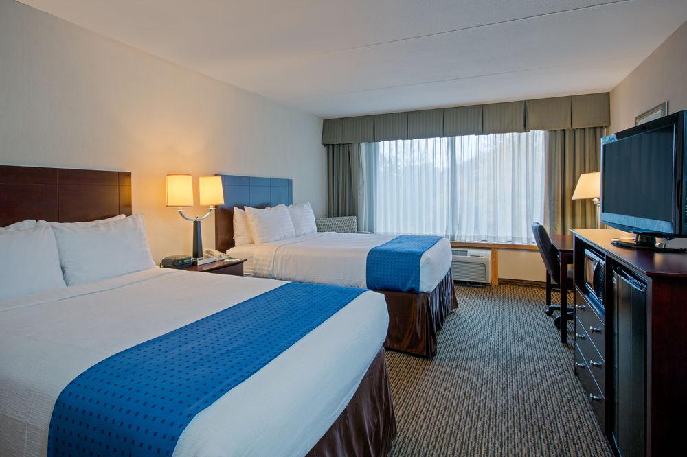 Fairfield Inn & Suites Springfield Енфийлд Екстериор снимка