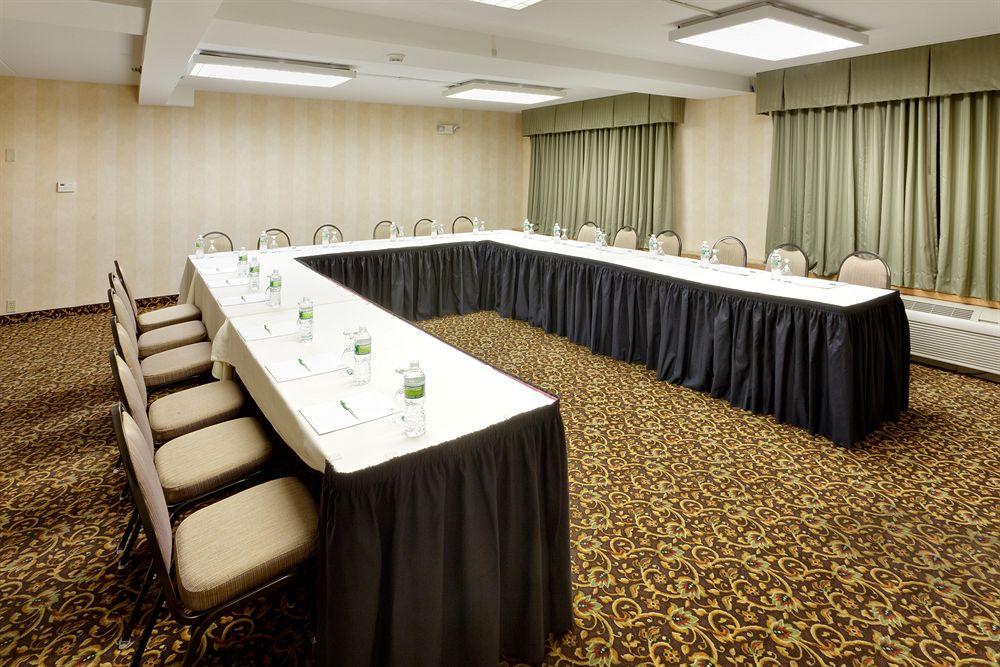 Fairfield Inn & Suites Springfield Енфийлд Екстериор снимка