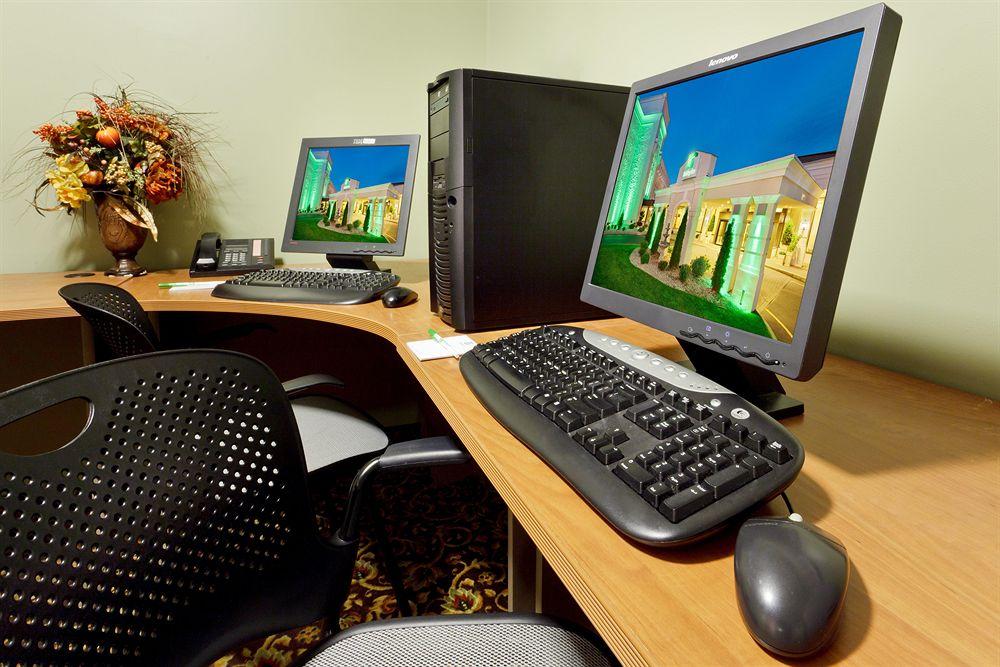 Fairfield Inn & Suites Springfield Енфийлд Екстериор снимка