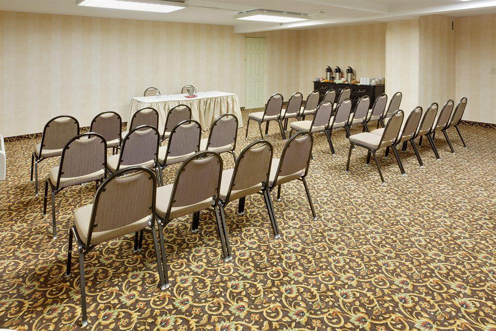 Fairfield Inn & Suites Springfield Енфийлд Екстериор снимка