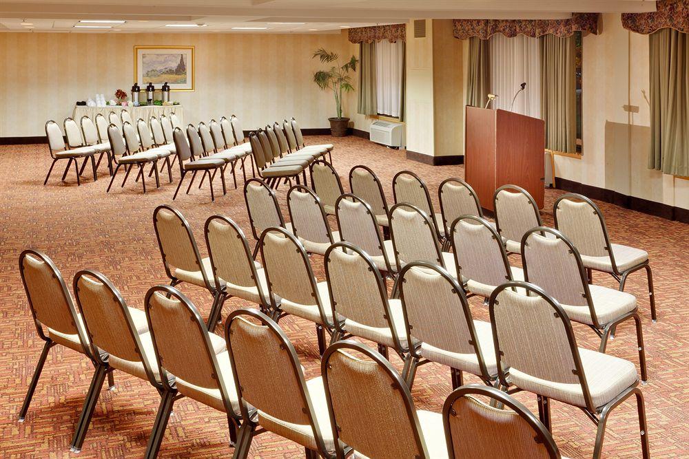 Fairfield Inn & Suites Springfield Енфийлд Екстериор снимка