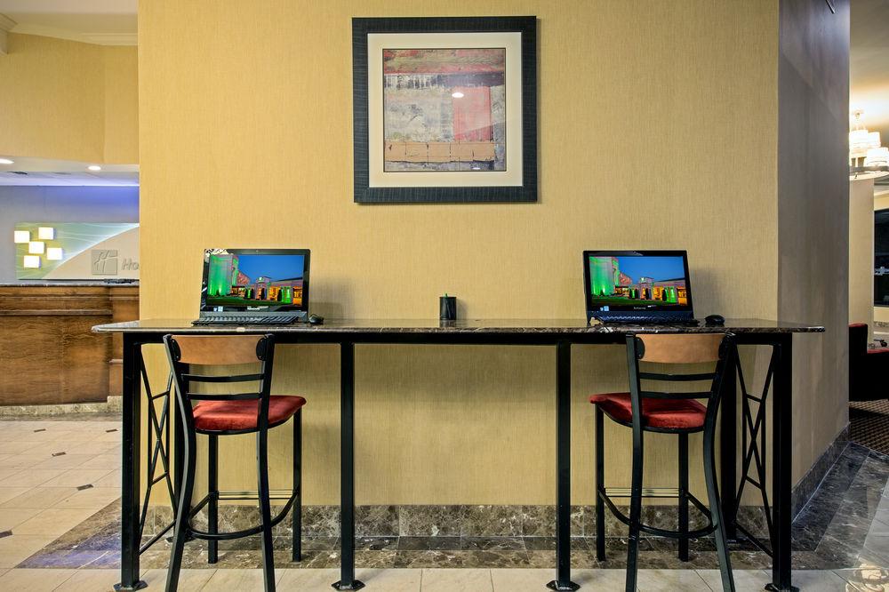Fairfield Inn & Suites Springfield Енфийлд Екстериор снимка