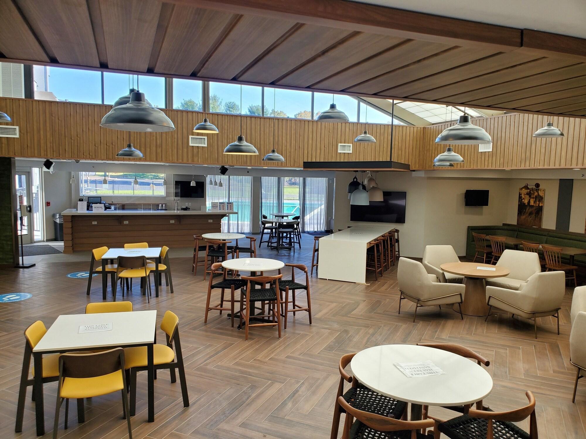 Fairfield Inn & Suites Springfield Енфийлд Екстериор снимка