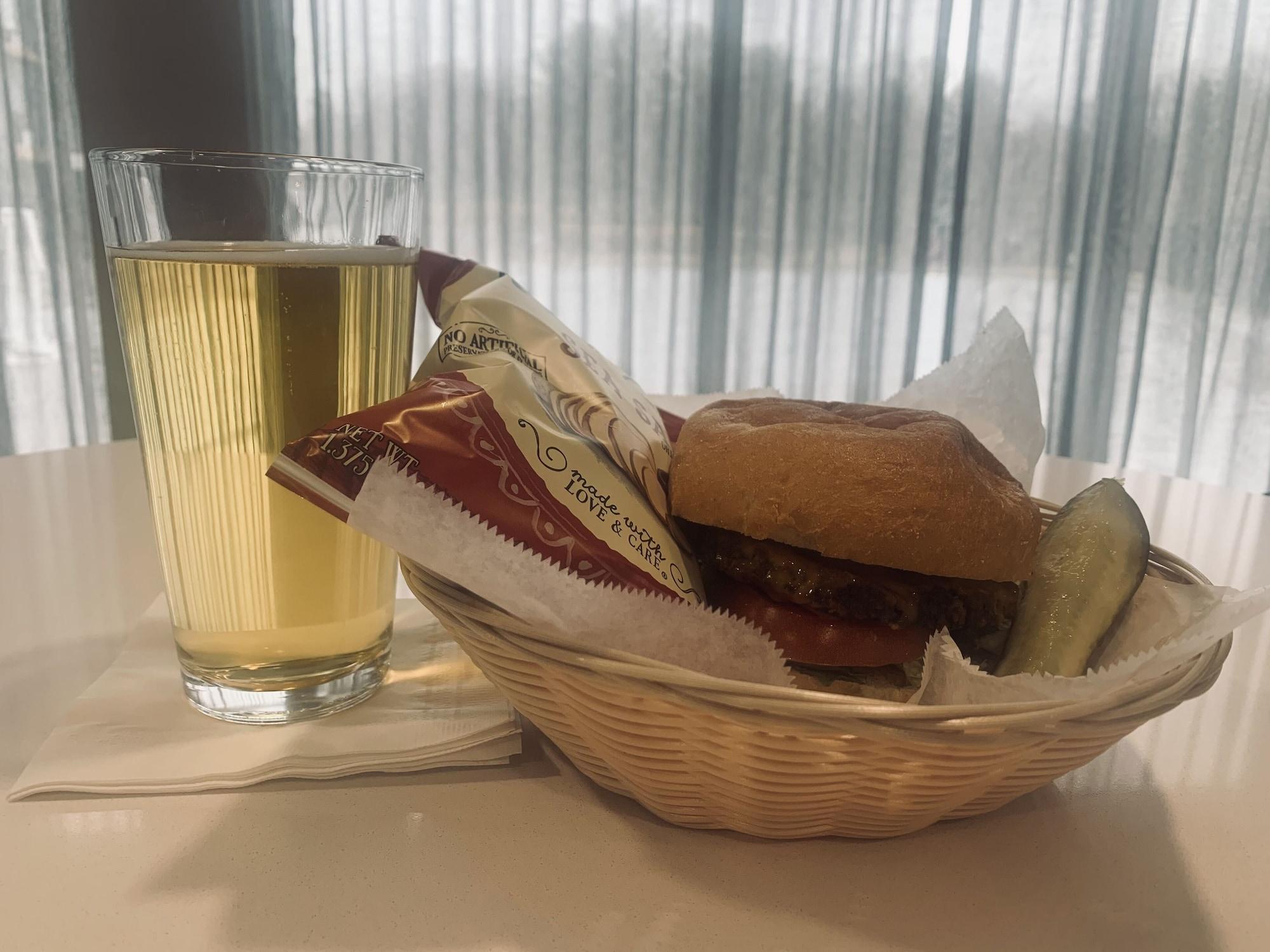 Fairfield Inn & Suites Springfield Енфийлд Екстериор снимка