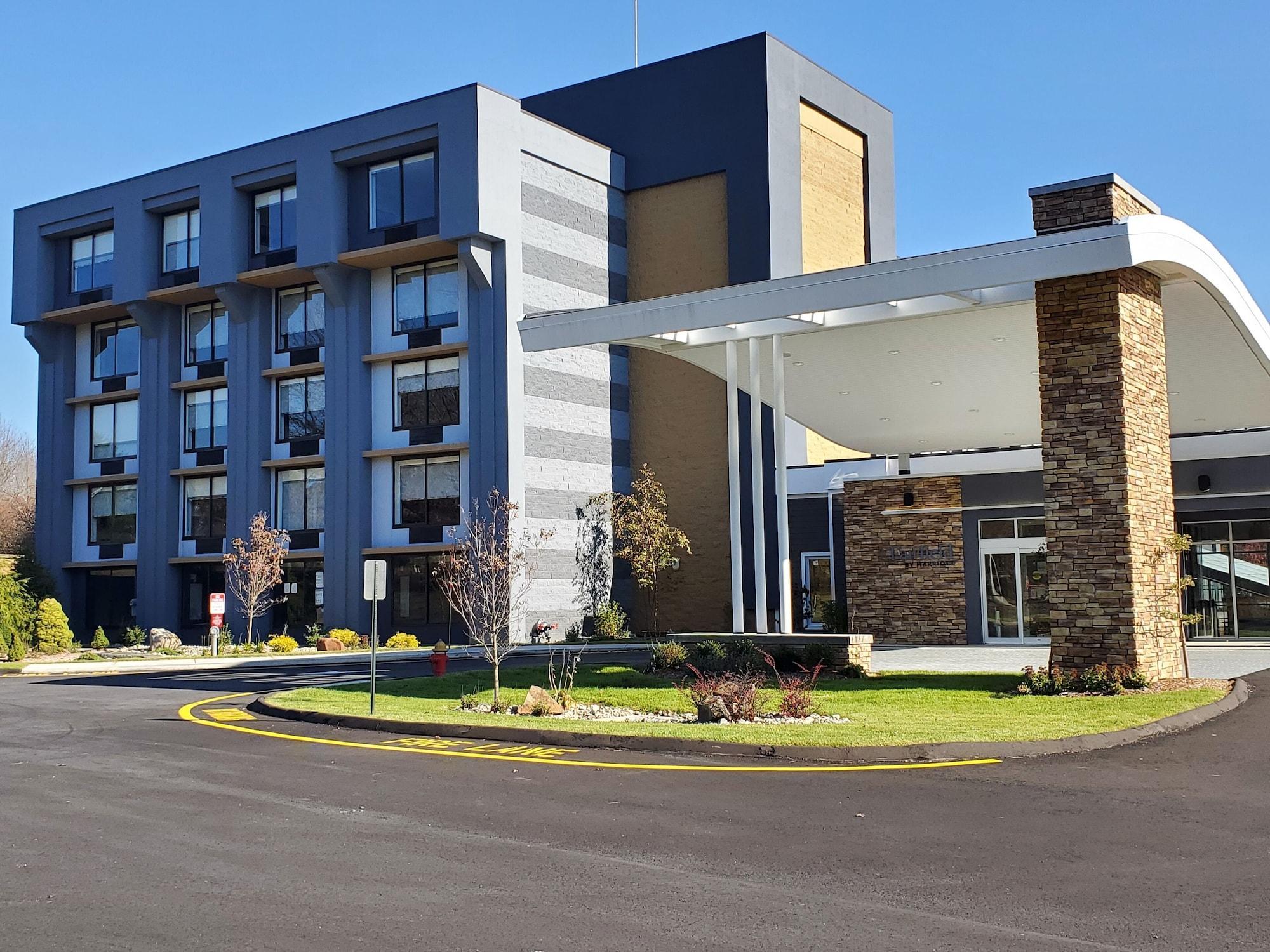 Fairfield Inn & Suites Springfield Енфийлд Екстериор снимка