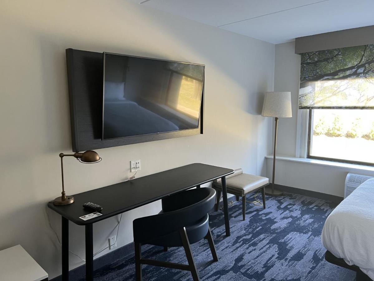Fairfield Inn & Suites Springfield Енфийлд Екстериор снимка