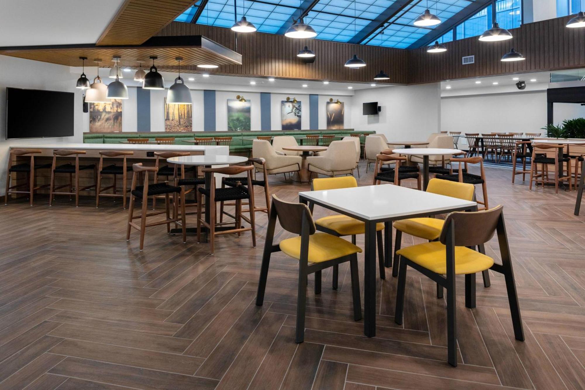 Fairfield Inn & Suites Springfield Енфийлд Екстериор снимка