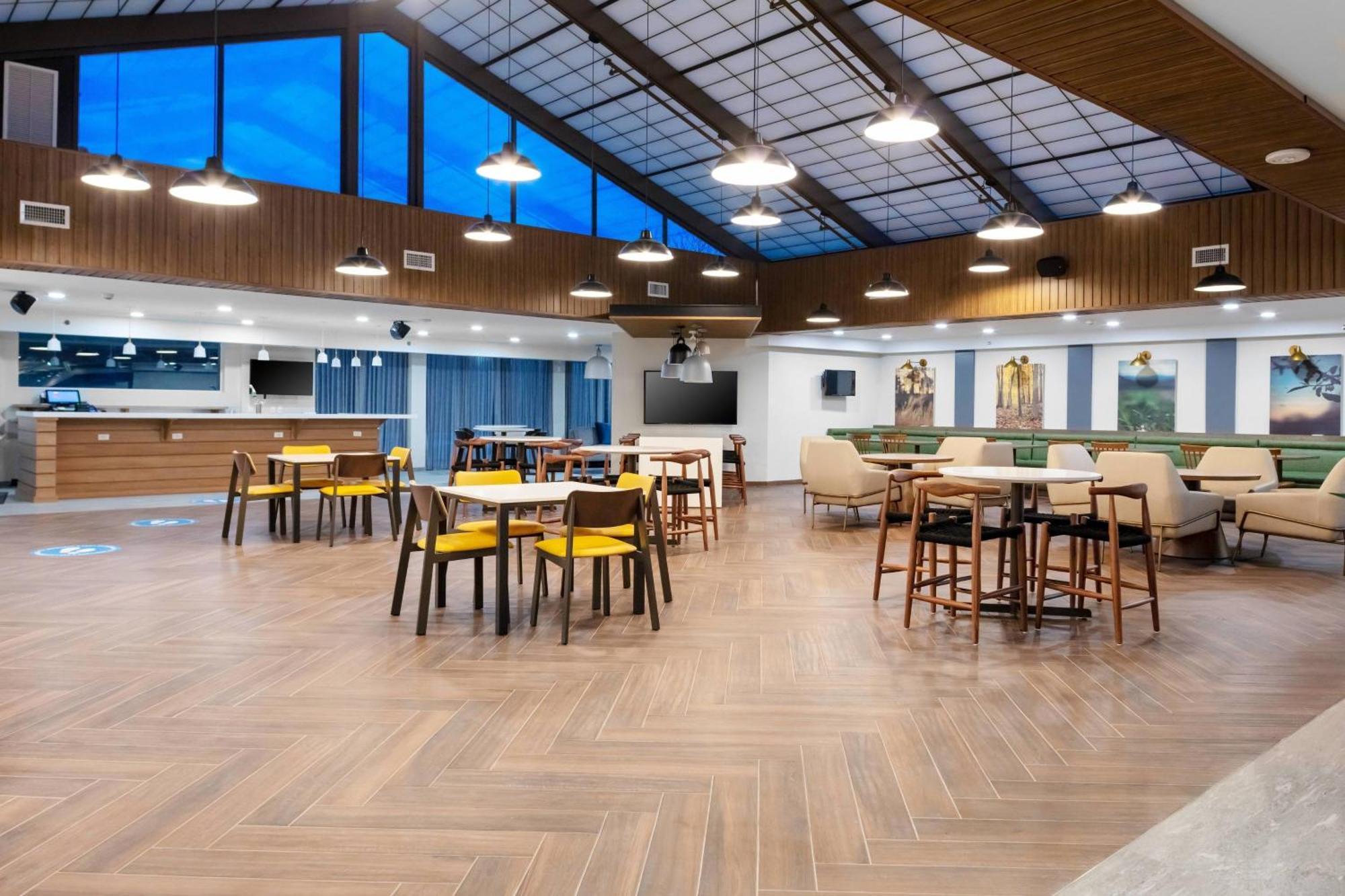 Fairfield Inn & Suites Springfield Енфийлд Екстериор снимка