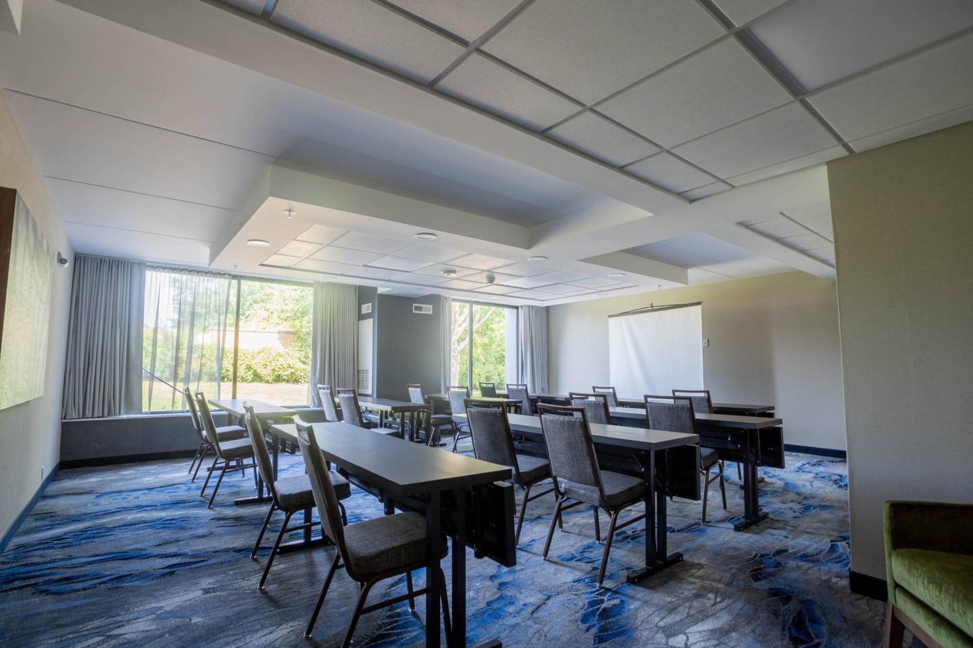 Fairfield Inn & Suites Springfield Енфийлд Екстериор снимка