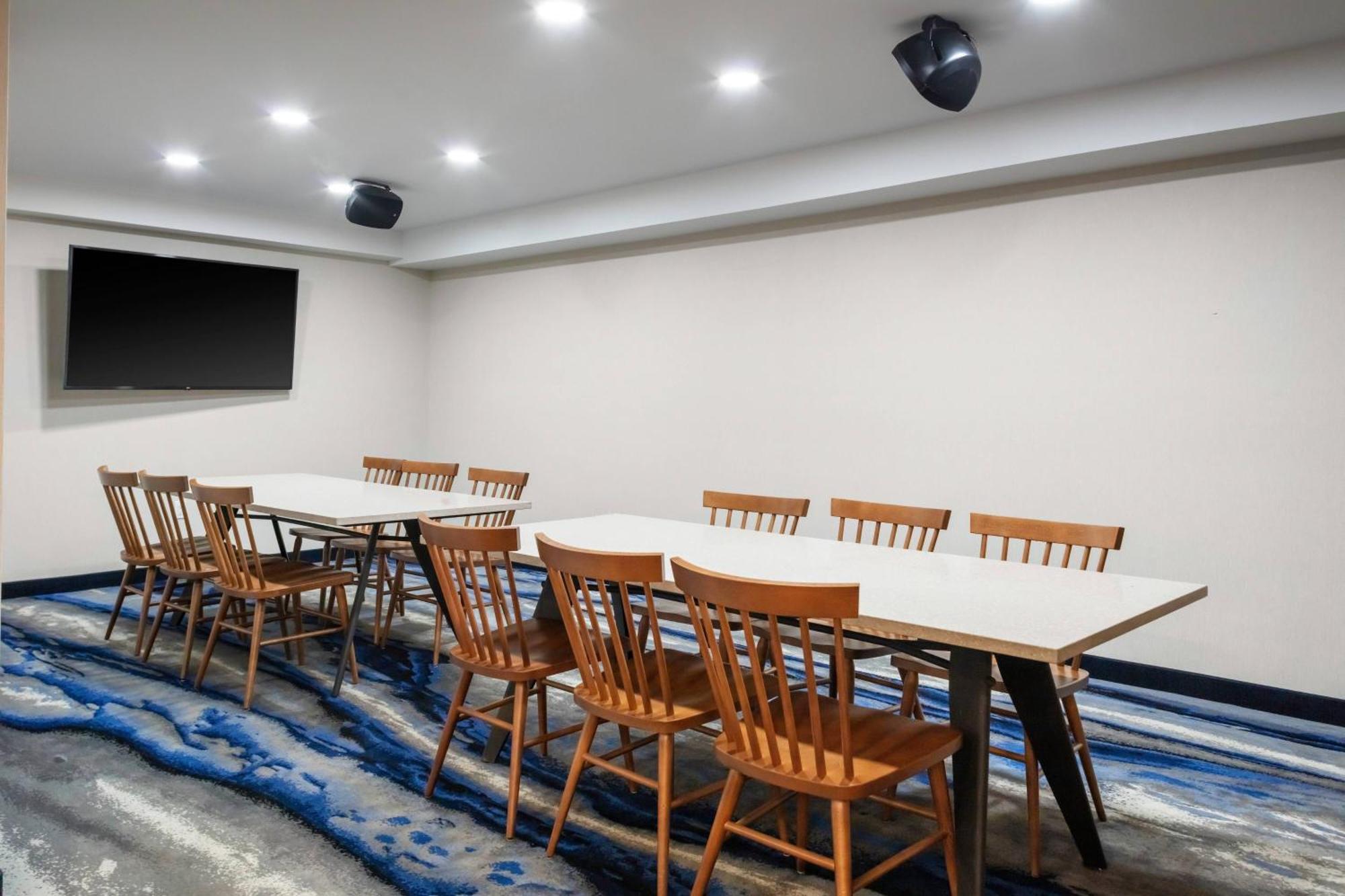 Fairfield Inn & Suites Springfield Енфийлд Екстериор снимка