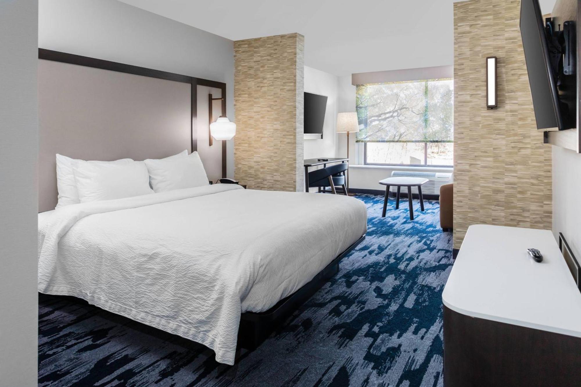 Fairfield Inn & Suites Springfield Енфийлд Екстериор снимка