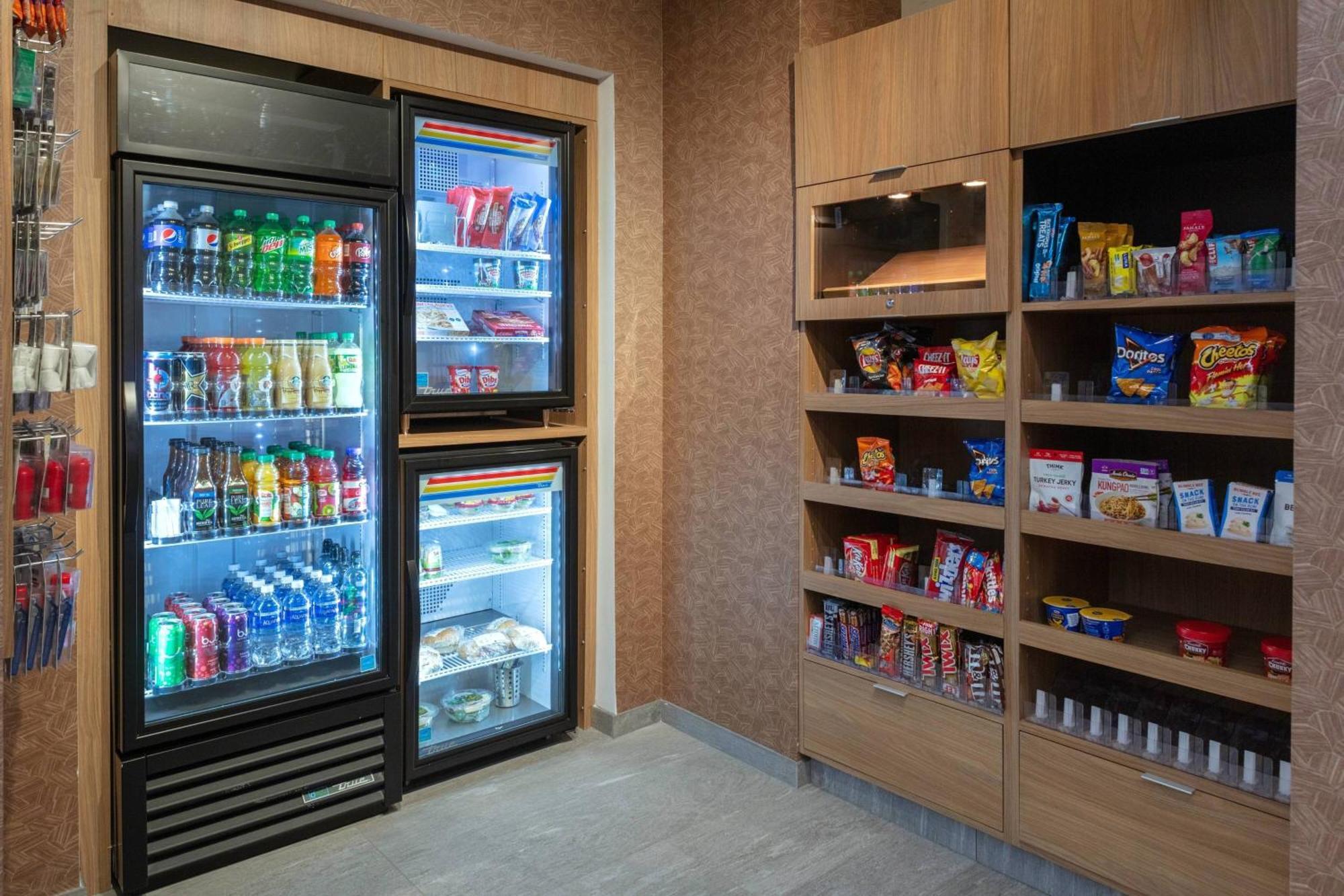 Fairfield Inn & Suites Springfield Енфийлд Екстериор снимка